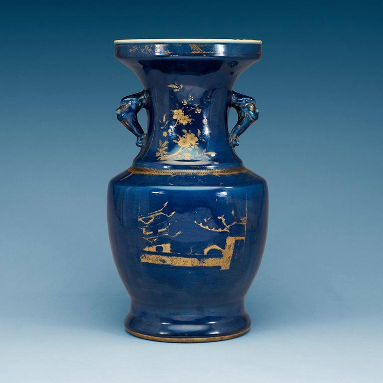 A powder blue vase, Qing dynasty, 19th Century.