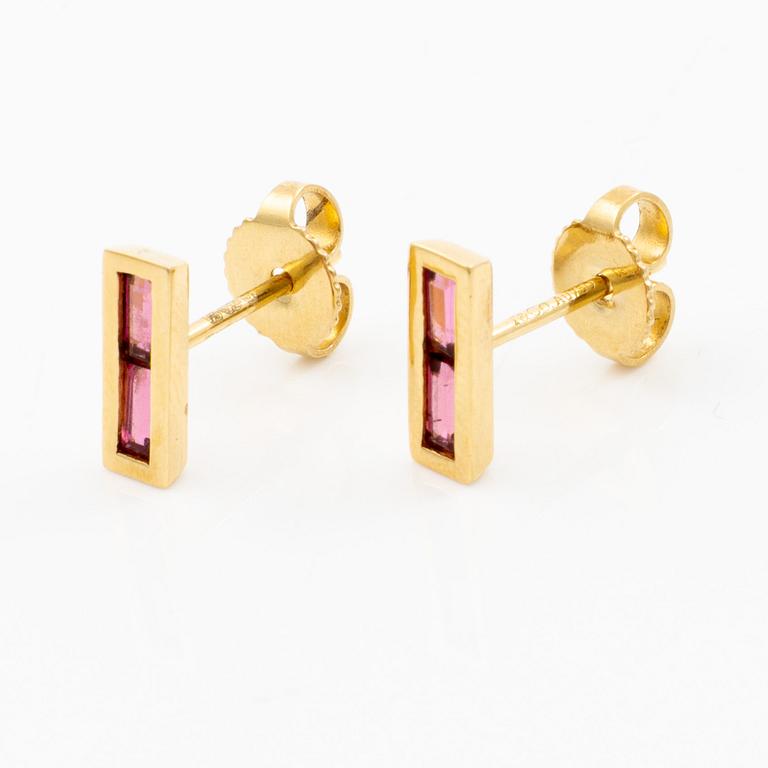Tiffany & Co a pair of earrings 18K gold with faceted rubellites designed by Paloma Picasso.