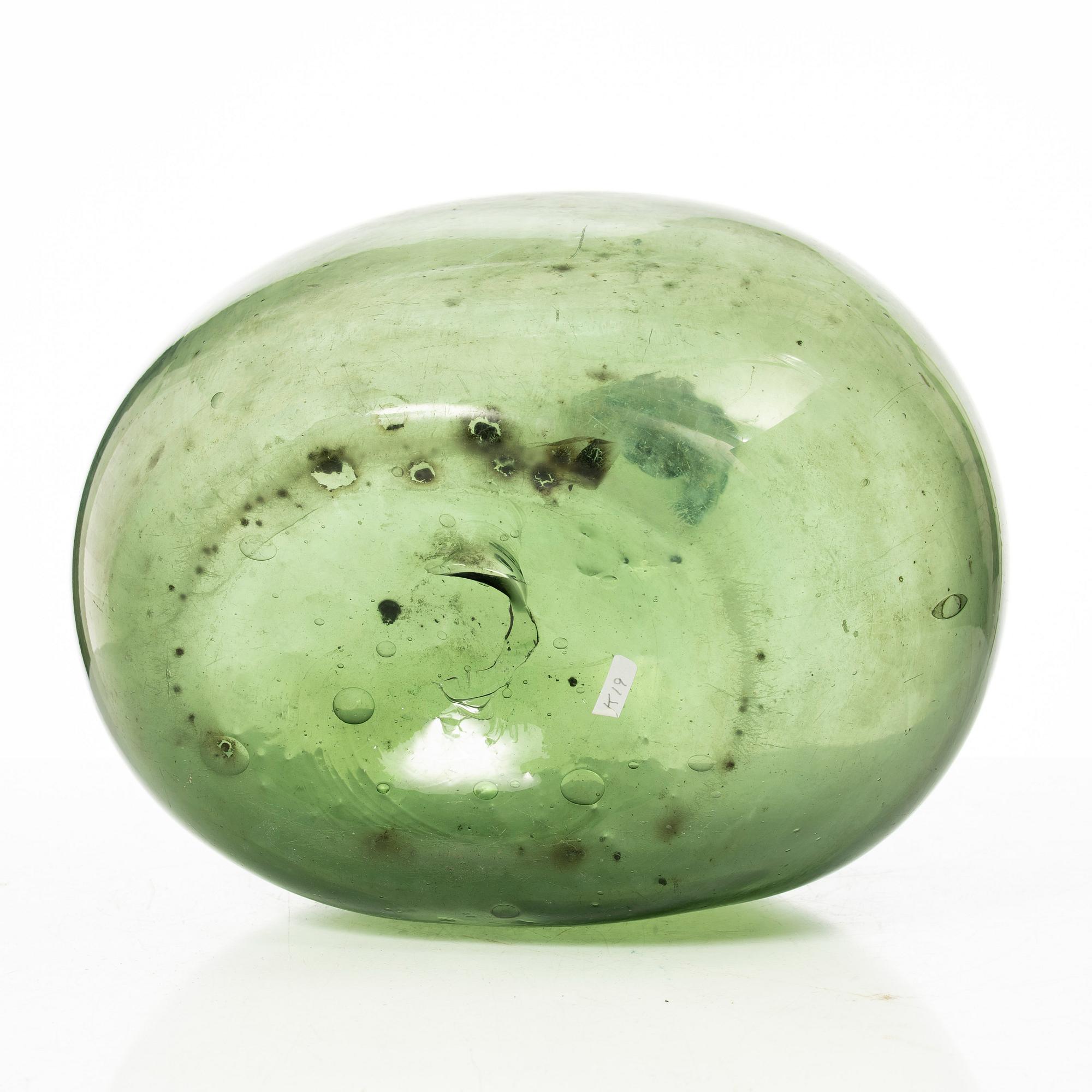 Bottle, glass. 17th-18th century.