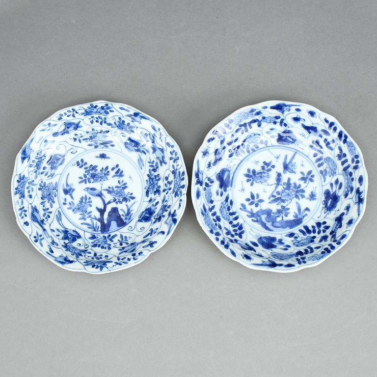 SKÅLFAT, ett par, porslin, Kina, Kangxi (1662-1722).