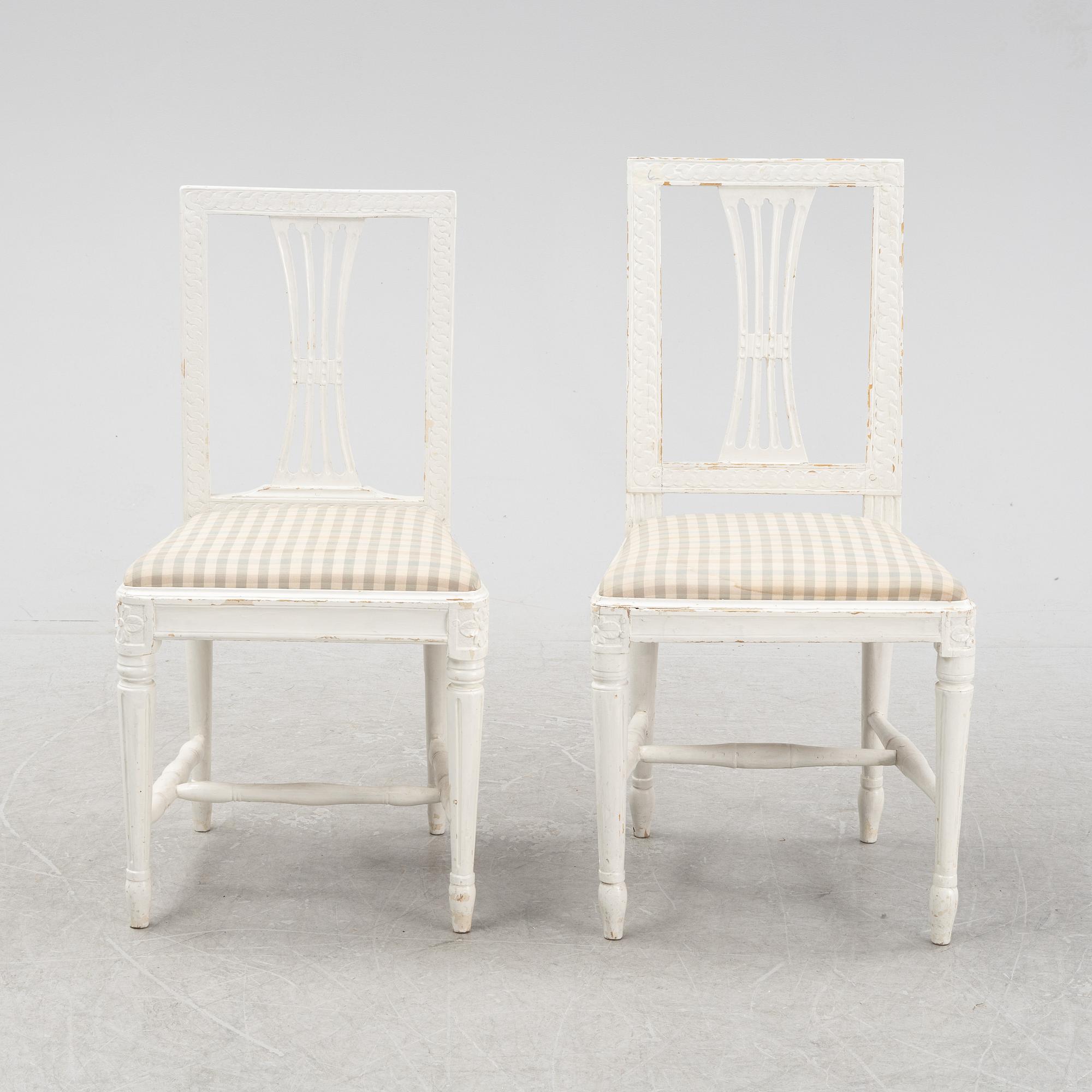 Stolar, 2 st, snarlika, gustavianska, 17-och 1800-tal.