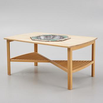 Soffbord, 2000-tal, med fat av Allan Ebeling, Upsala-Ekeby.
