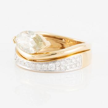 Ring in 18K gold set with a marquise-cut yellow diamond approximately 1.60 ct and brilliant-cut diamonds.