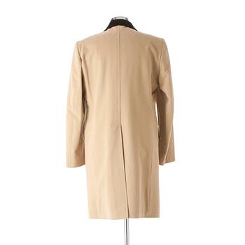 PARK HOUSE, a beige cotton coat.