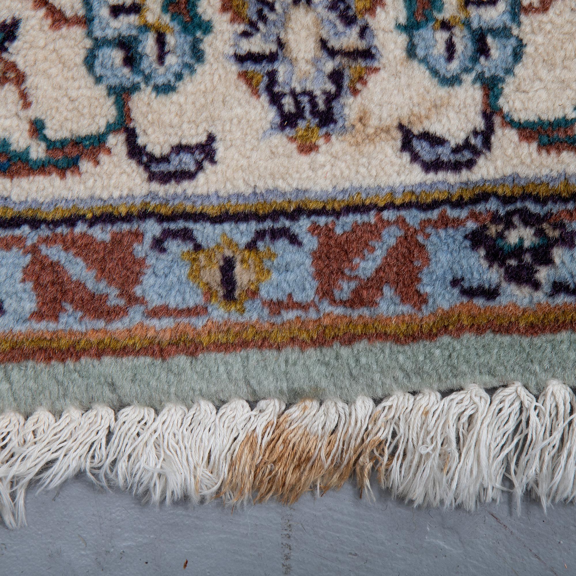 A carpet, an old Kashan, ca 554,5 x 351,5-358 cm, an inscription: Kashan Tavasoli.