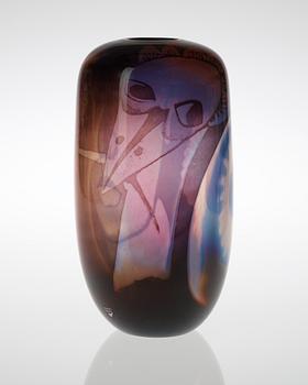 An Eva Englund 'graal' vase, Orrefors 1986.