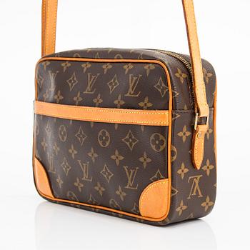 Louis Vuitton, a Monogram 'Trocadero 27' Bag.