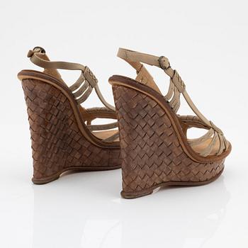 Bottega Veneta, a pair of wedge leather sandals, size 36.
