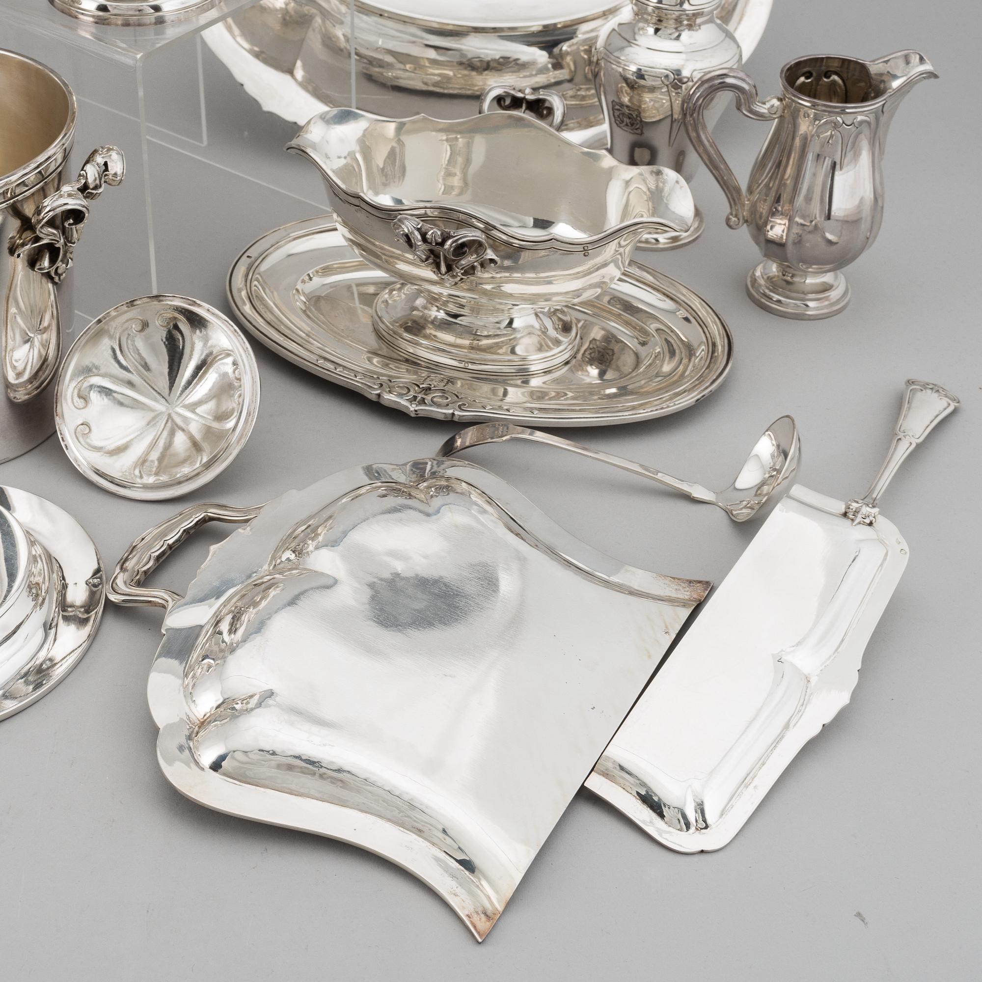 A French 20th century silver 950/1000 service, marked EC, Paris.