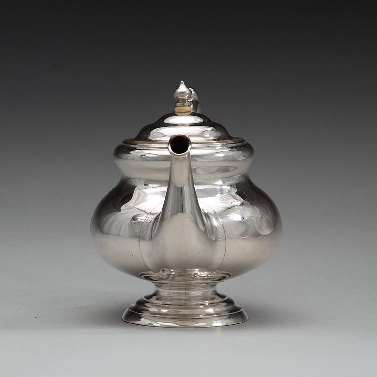 MICHAEL PEIPPO, S:t Petersburg 1859, tekanna, silver.