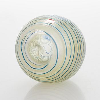 OIVA TOIKKA, An annual glass bird with its egg, year 2007, both signed O. Toikka Nuutajärvi, the egg numbered 328/750.