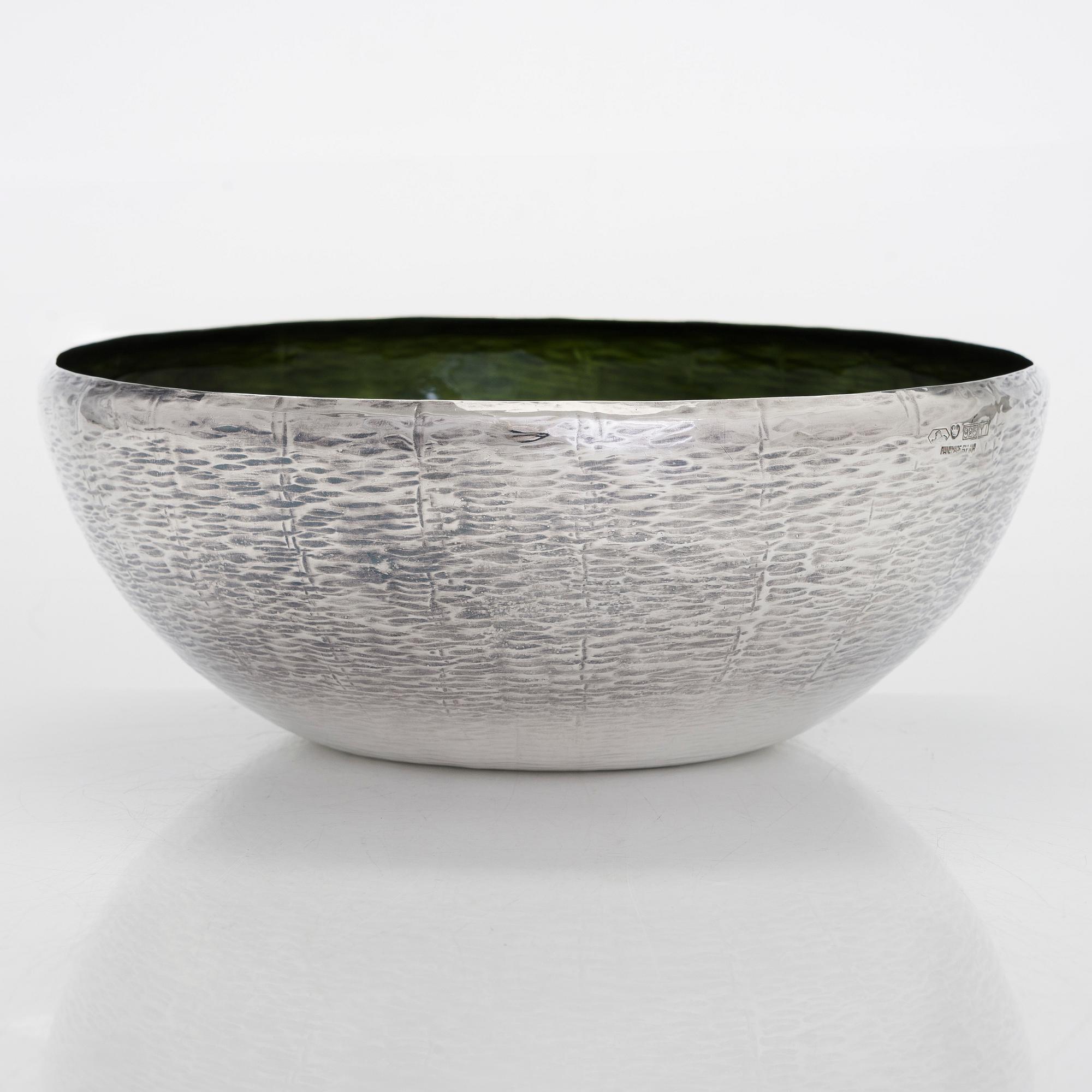 Eva Hidström, skål, sterling silver och emalj, Kultakeskus, Tavastehus 1976.