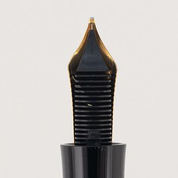 Mont Blanc, Writers Edition Voltaire, Limited Edition Fountain Pen.
