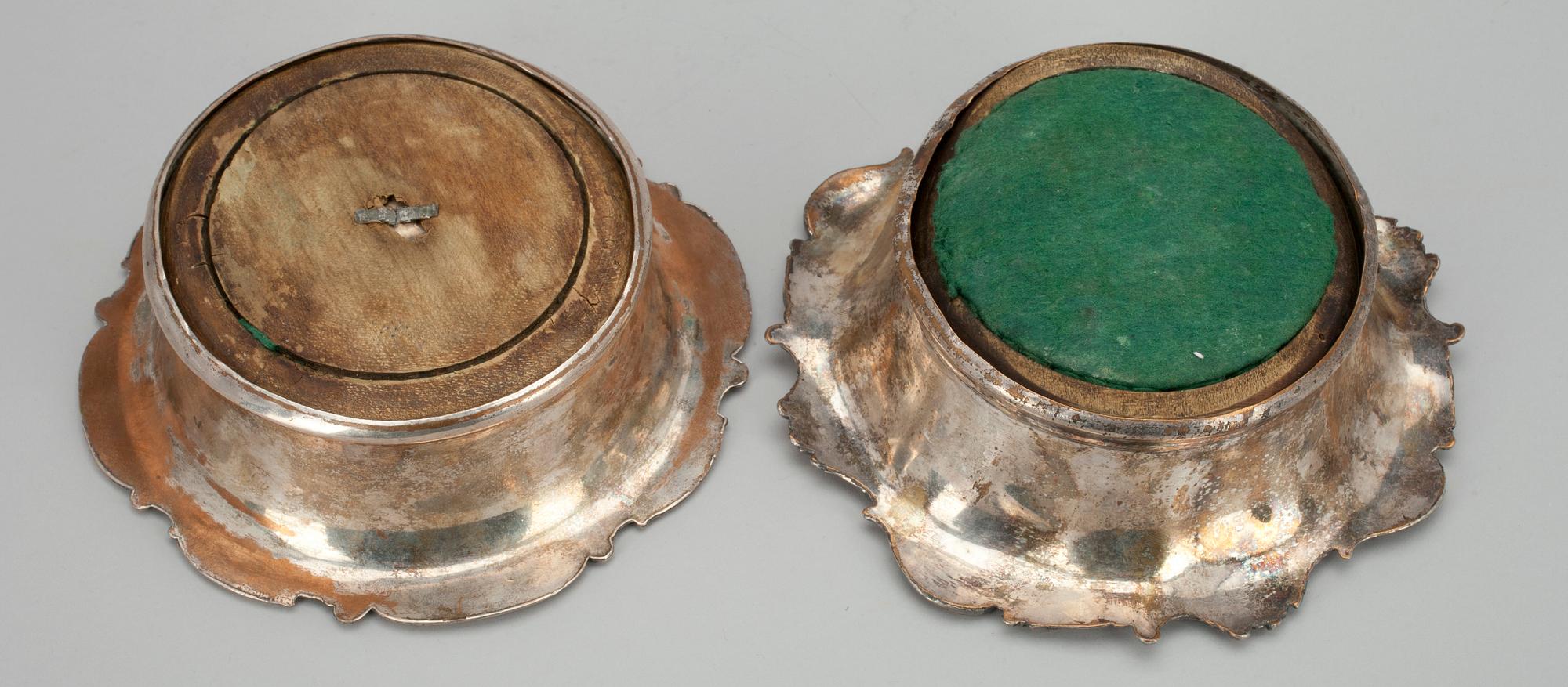 VINCOASTERS, 2 st, försilvrad koppar samt trä, 1800-tal.