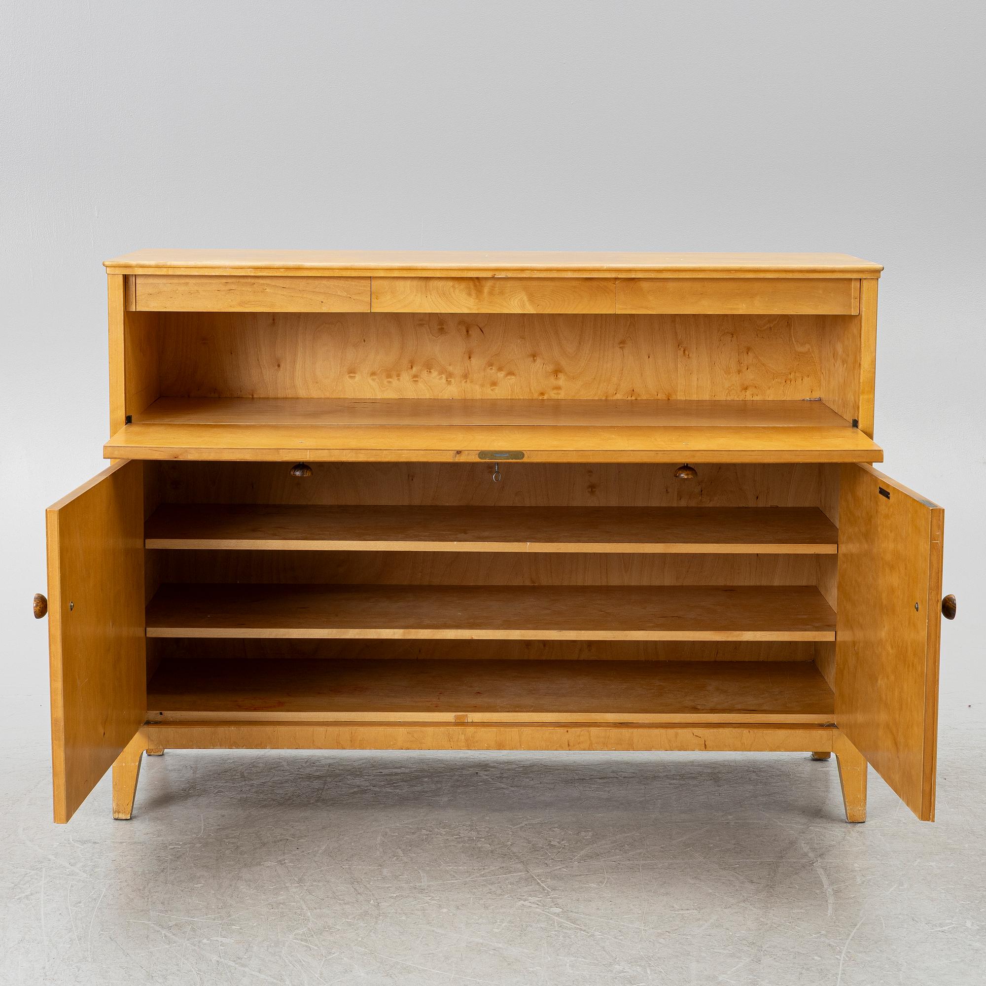 Axel Larsson, tillskrivet, skåp, Svenska Möbelfabrikerna, Bodafors, 1930-40-tal.