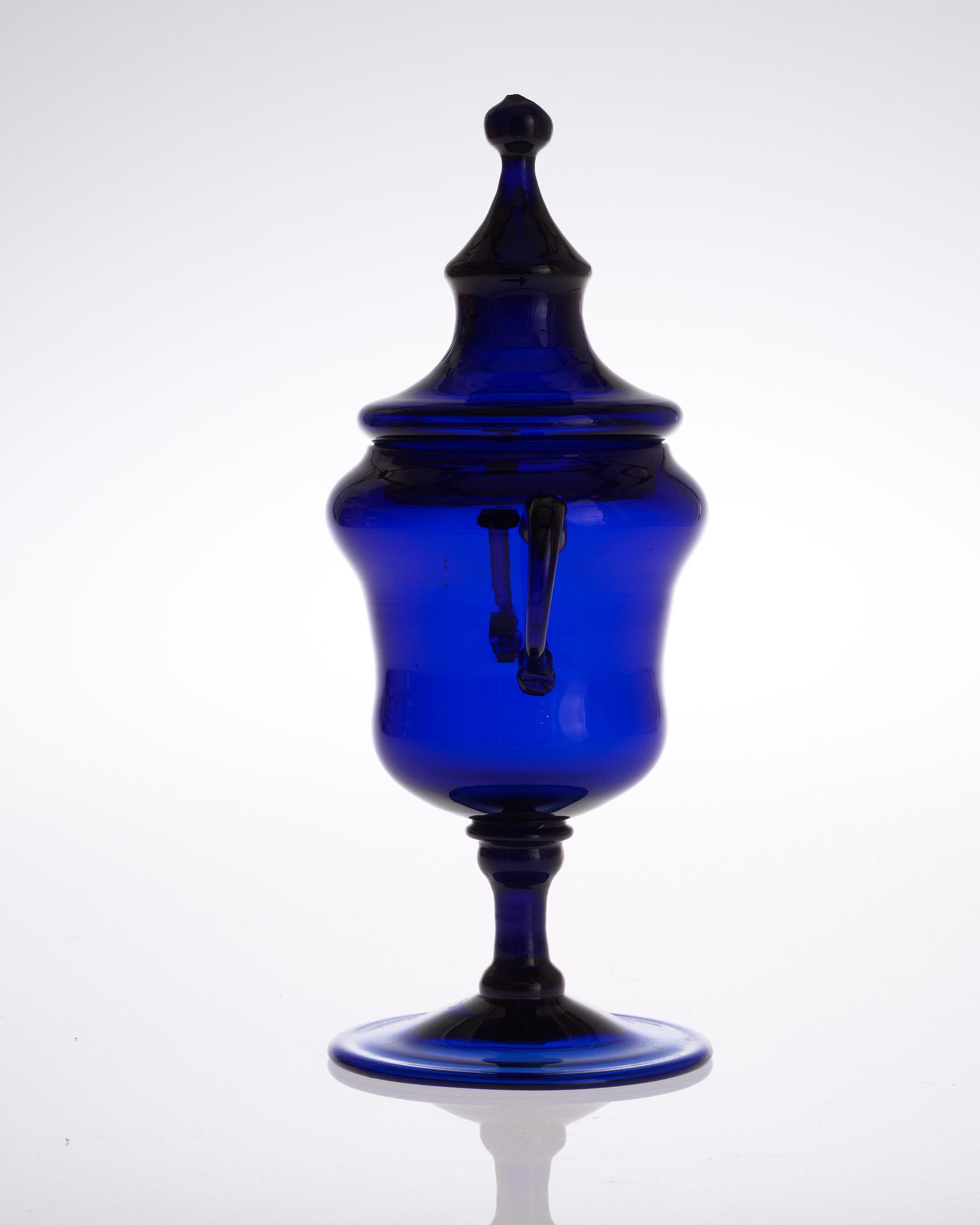 BONBONNIERE/POKAL med LOCK, blått glas, 1700-tal, troligen Norge, Hurdahl.