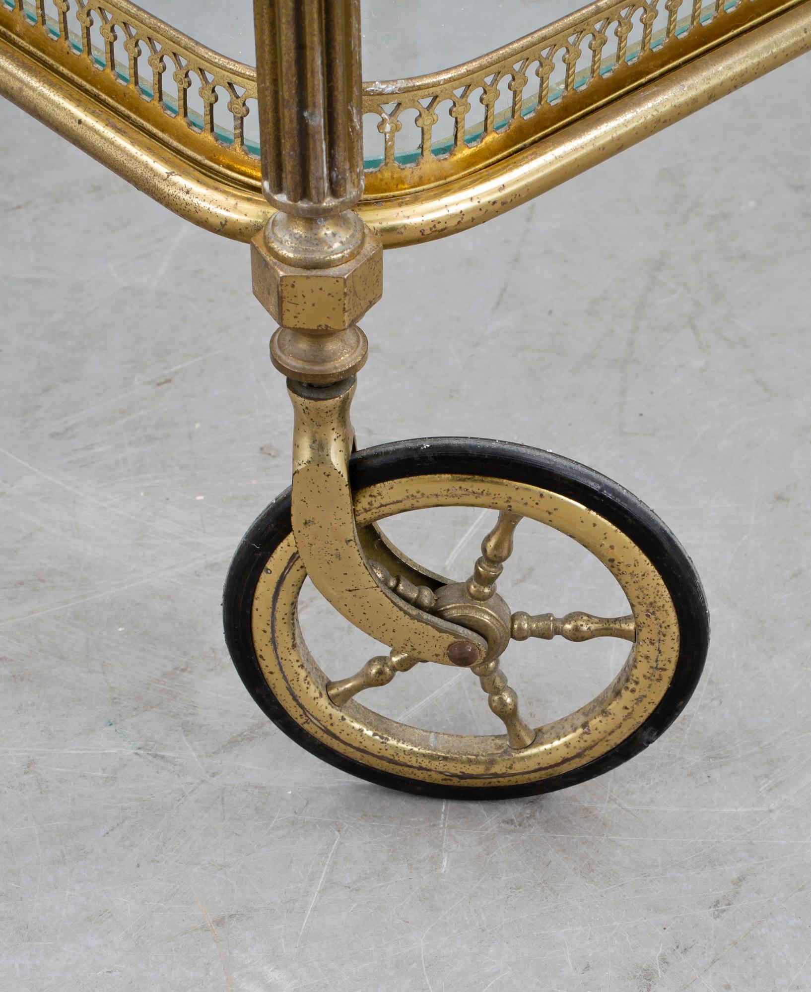 SERVERINGSVAGN, 1900-talets slut.