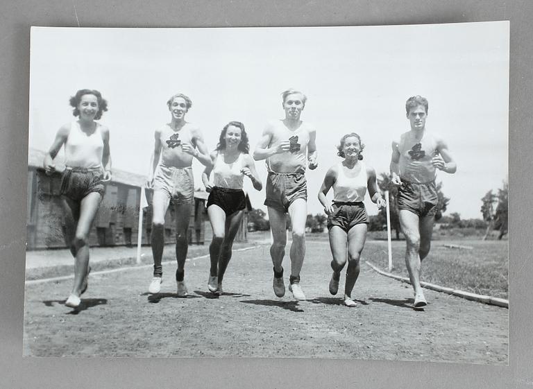 FOTOGRAFIER, 112 st, 1940-tal. Från press, 1900--talets mitt.