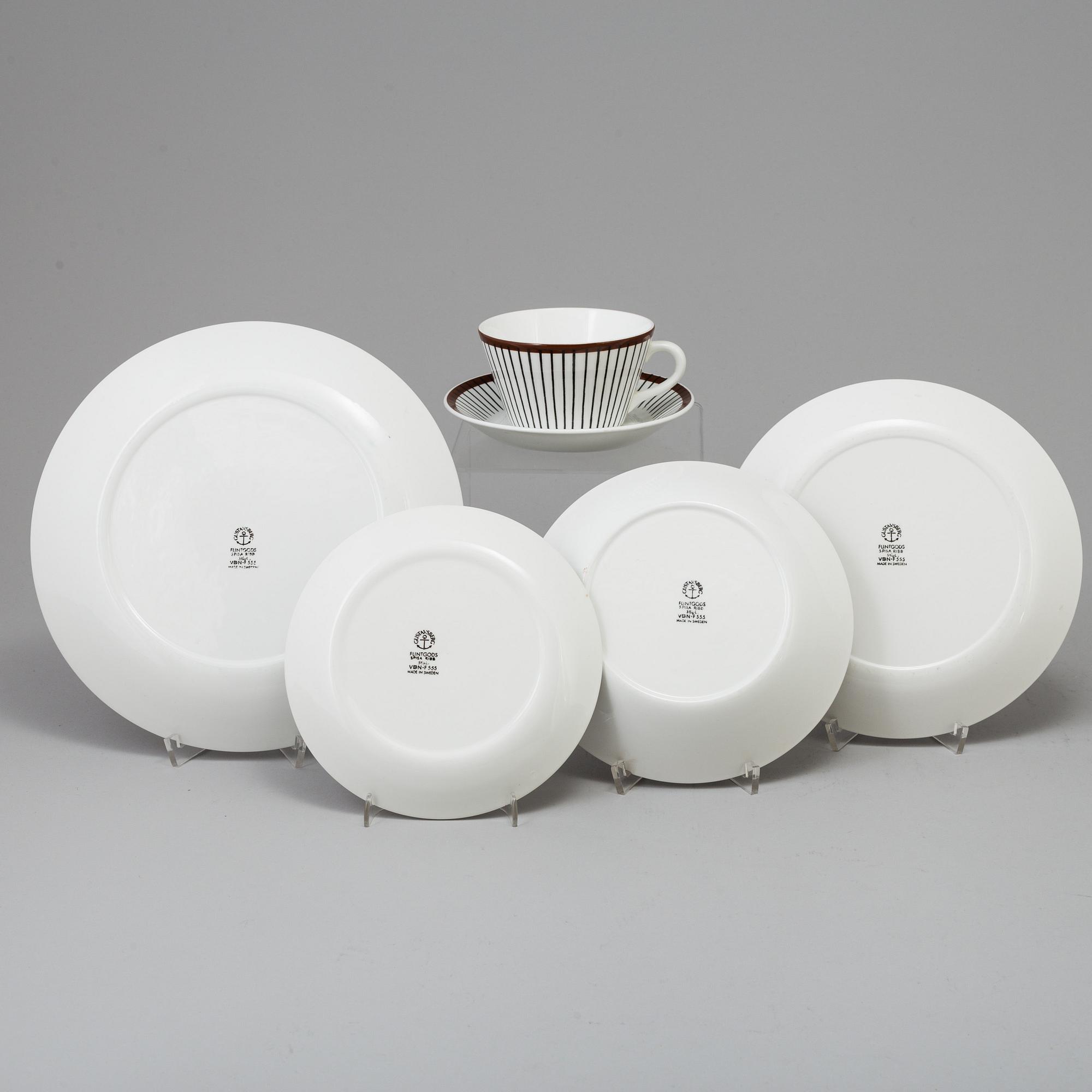 STIG LINDBERG, servisdelar, 32 stycken, porslin,"Spisa Ribb", benporslin, Gustavsberg, 1955-1974.