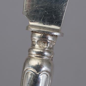 KNIVAR, 12 st, silver, "Gammal fransk", C G Hallberg, 1920-tal. Total vikt 453 g.
