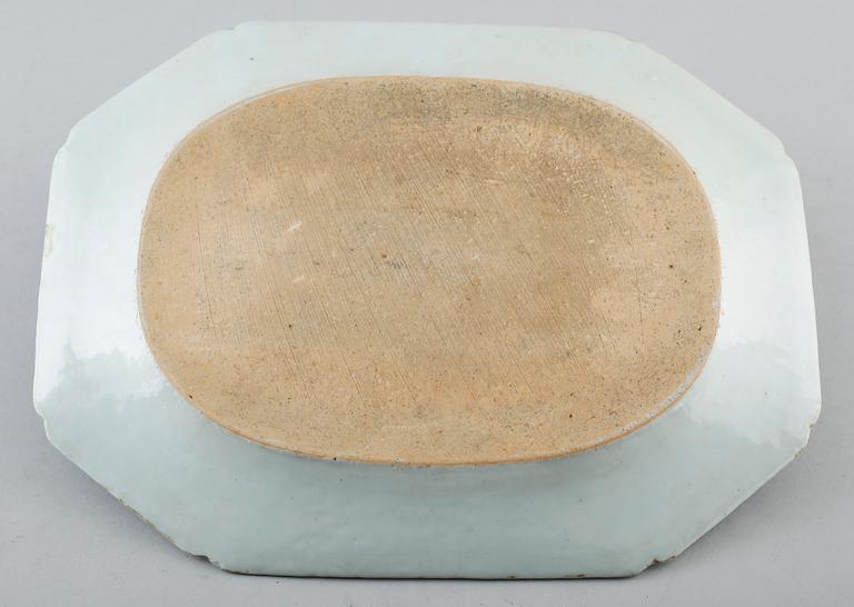STEKFAT, porslin, Kina, Qianlong 1836-1795.