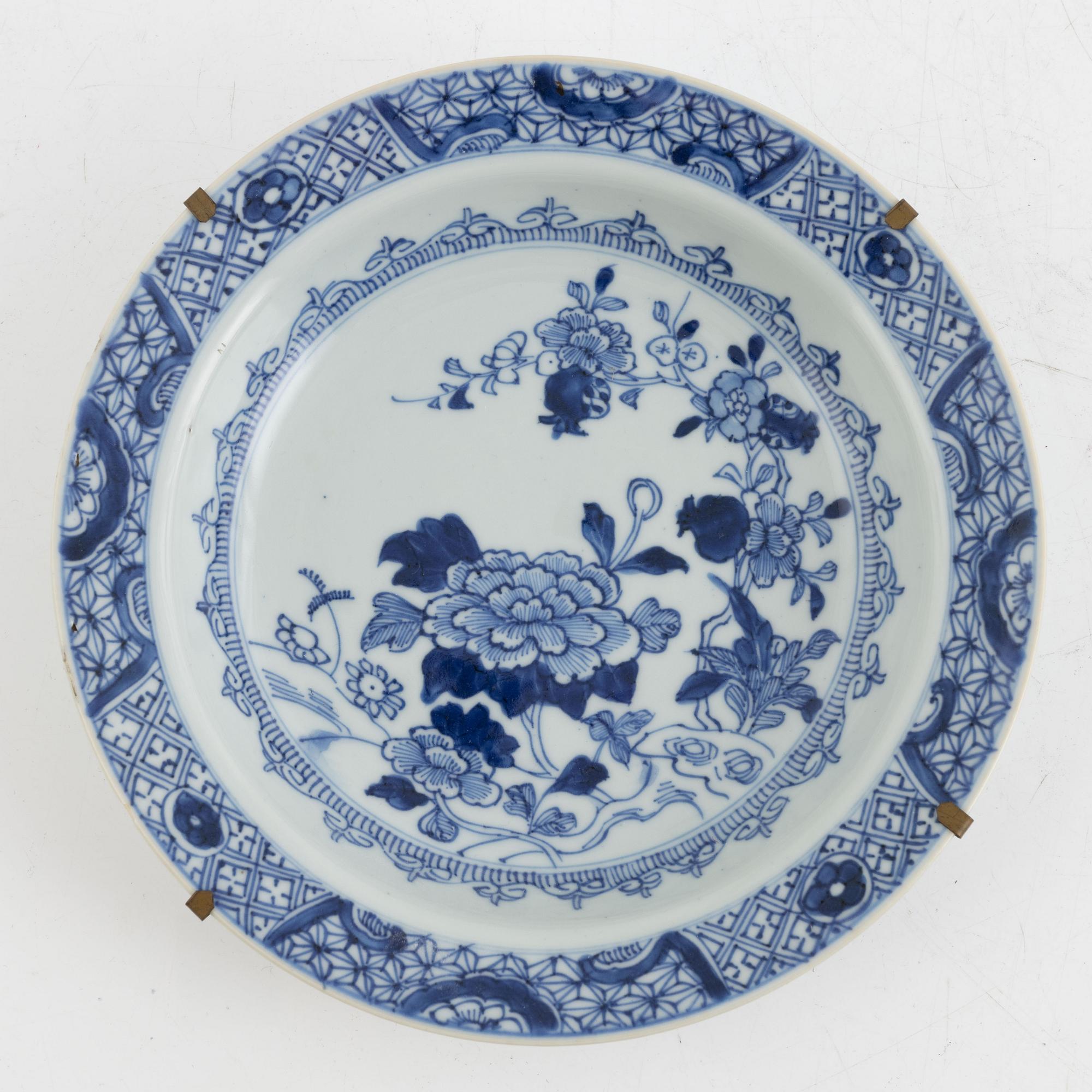 A serving dish, a hot water dish and two small dishes, 18th-19th century.