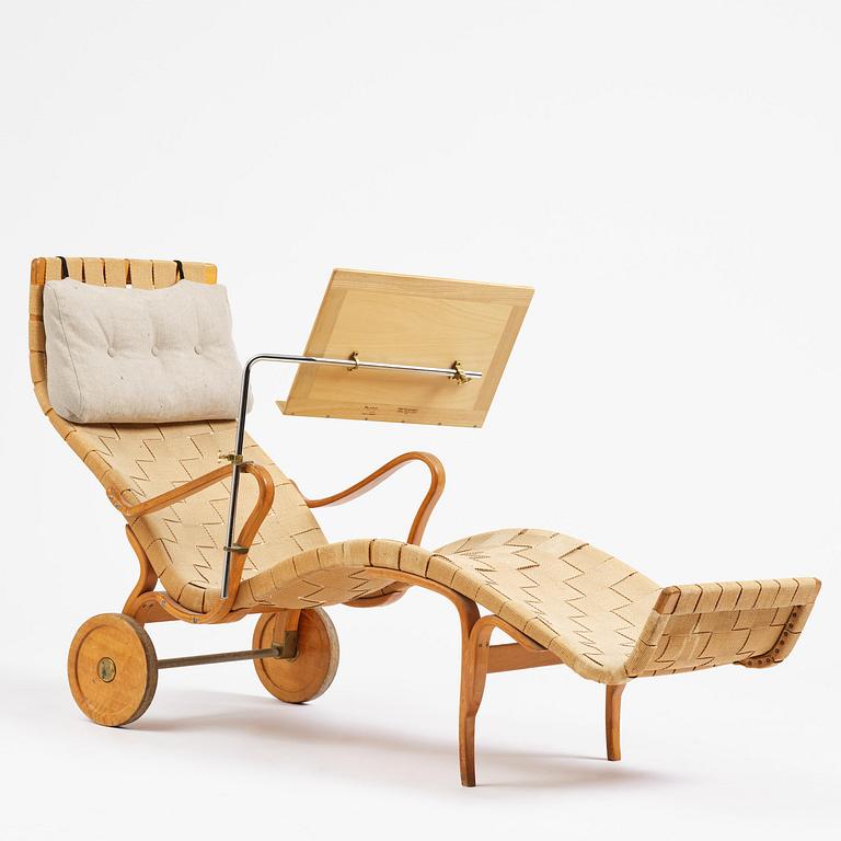Bruno Mathsson, a lounge chair with wheels, Firma Karl Mathsson, Värnamo, 1940s, with reading table from 1972.