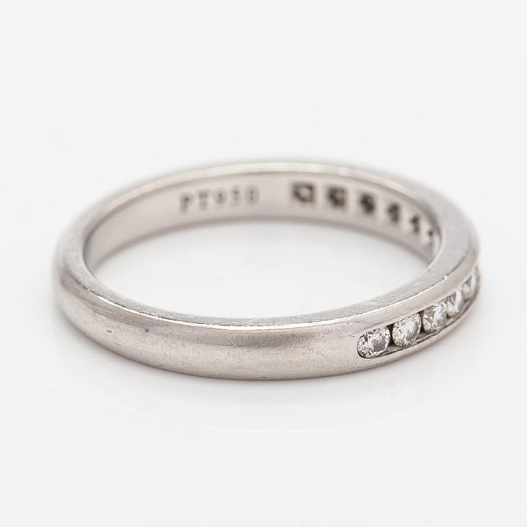Tiffany & Co, sormus, "Tiffany Setting", platinaa ja briljanttihiottuja timantteja.