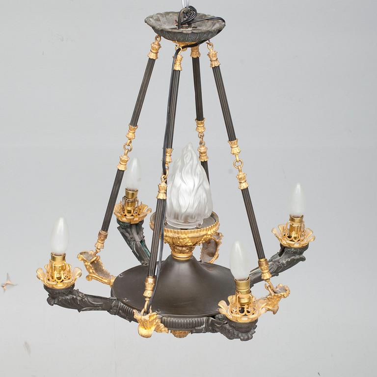 TAKAMPEL, empirstil, 1800-talets senare hälft. Höjd 65 cm.