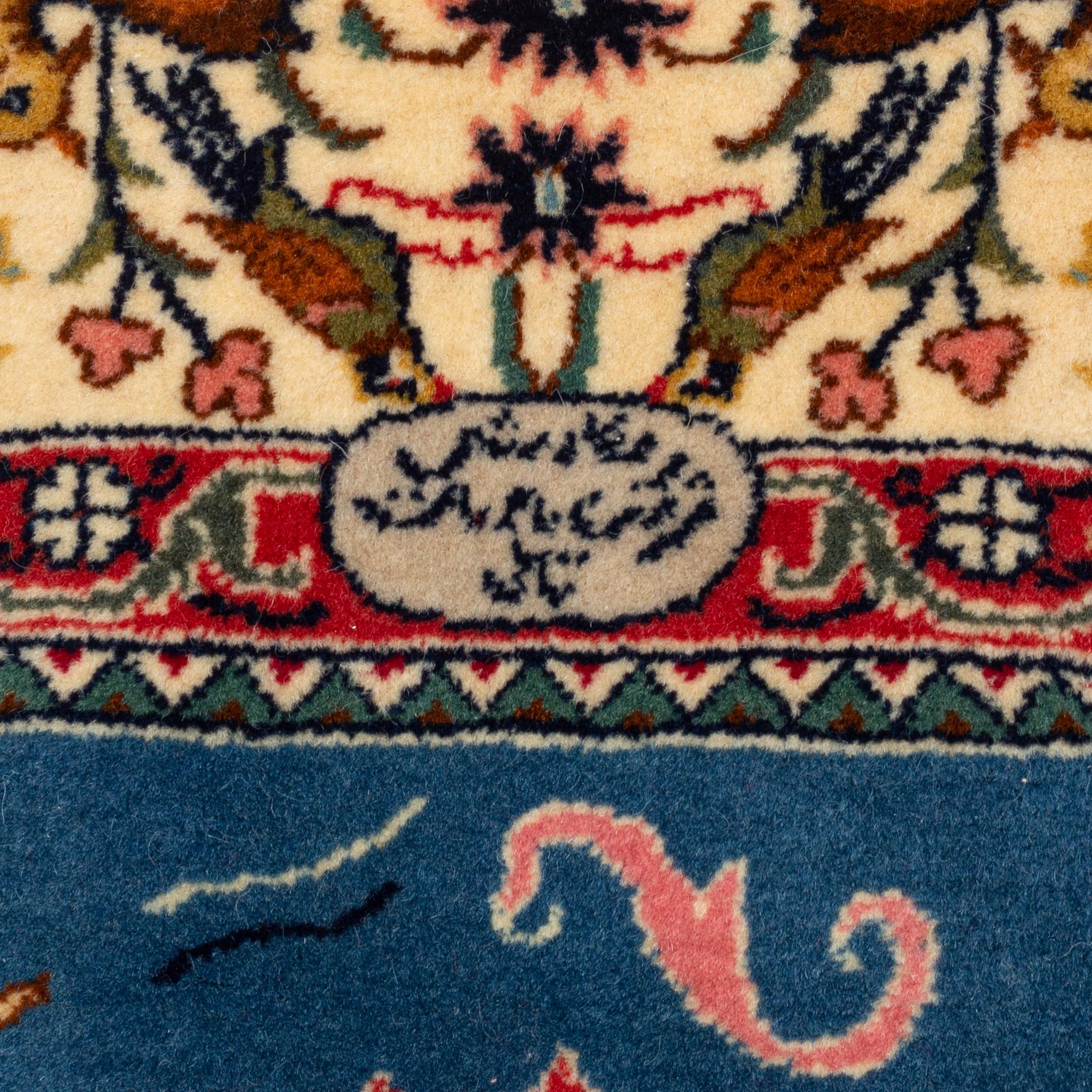 An oriental carpet, circa 274 x 186 cm.