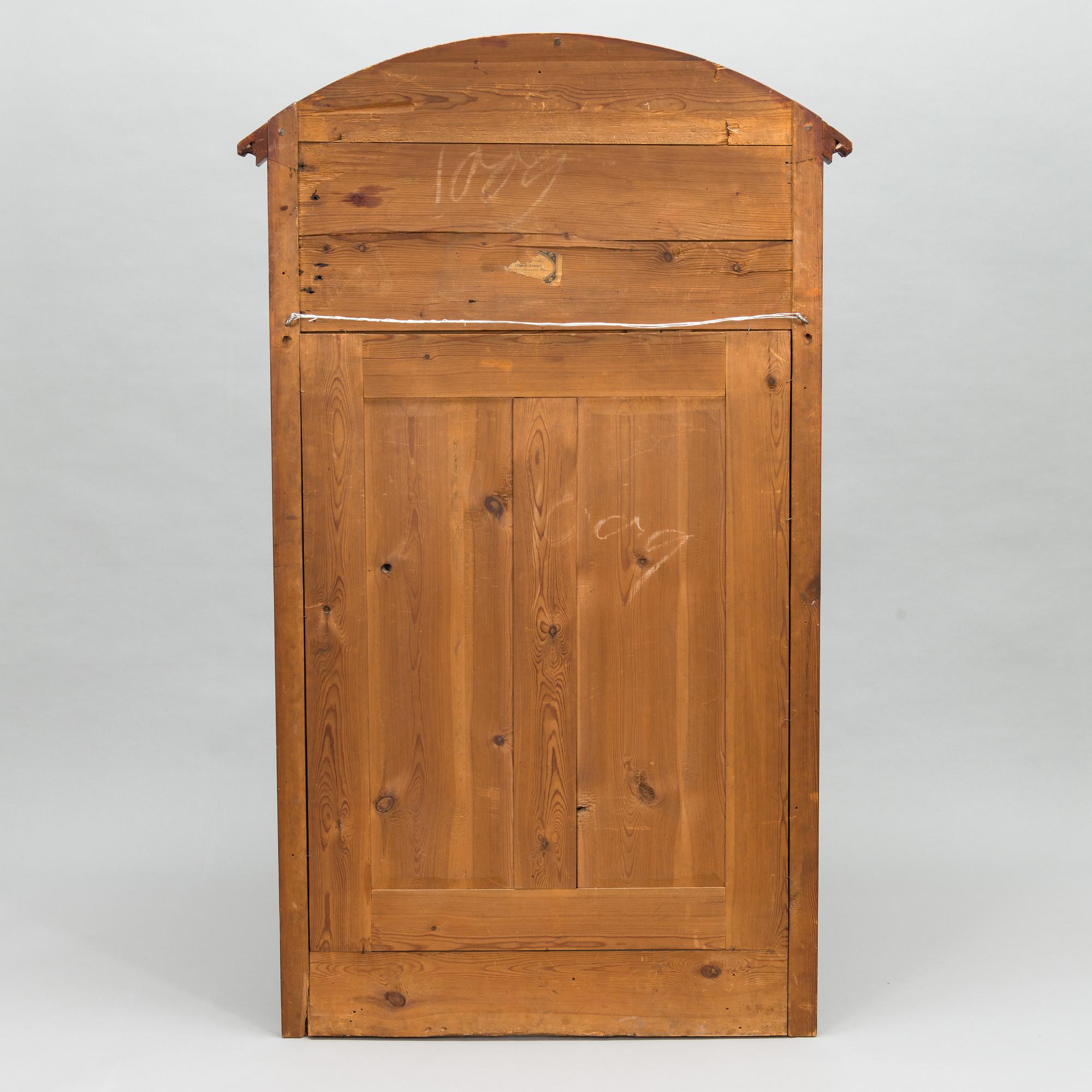 Spegel, empire, Jonas Frisk (spegelfabrikör i Stockholm 1805-1824). Bär Jon: Frisks Spegelfabriks etikett.