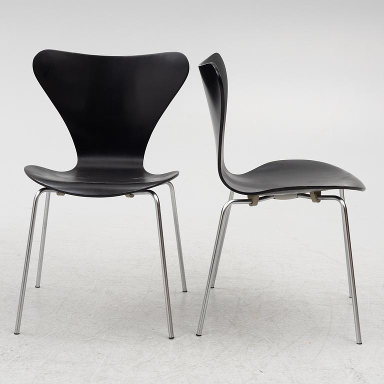 Arne Jacobsen, six 'Series 7' chairs, Fritz Hansen, Denmark, 1970-71.