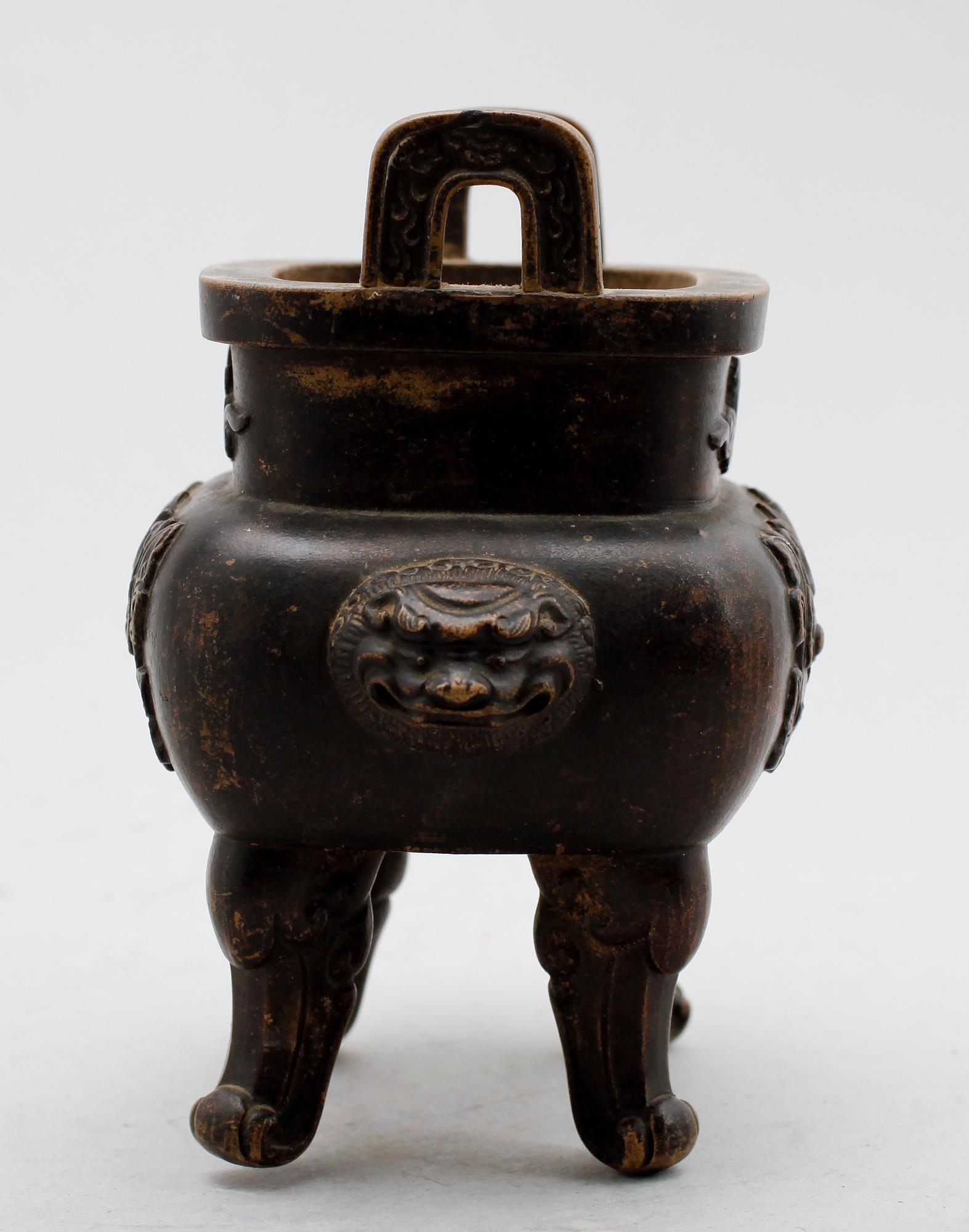 RÖKELSEKAR, lergods, Kina.