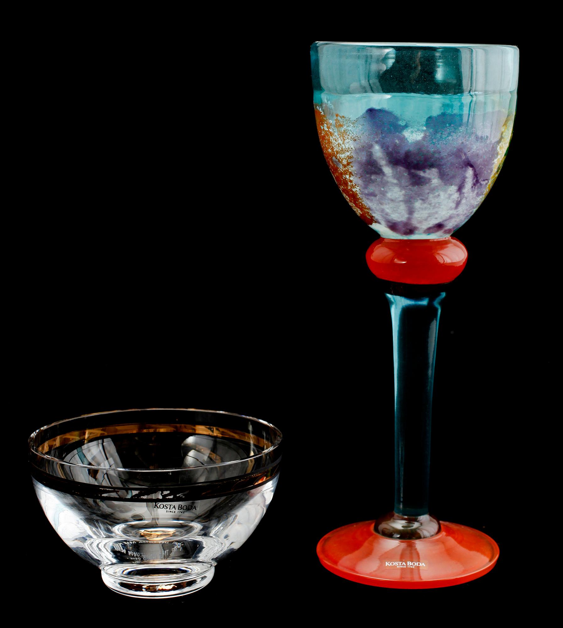 SKÅL, glas, Ulrica Hydman-Vallien samt POKAL, Kjell Engman, Kosta Boda.