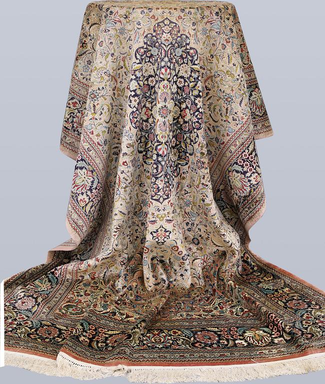 Matta, Orientalisk, silke, 275 x 183 cm.