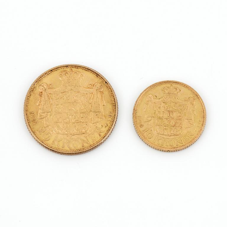GULDMYNT, 2 st, Danmark, sekelskiftet 1900-talets. Vikt ca 13 g.