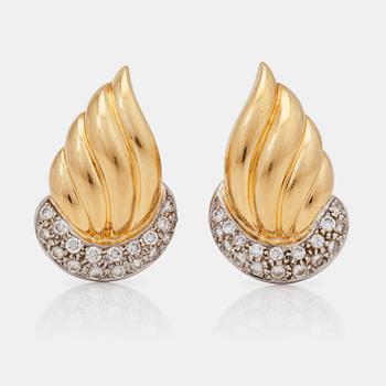 1118. A pair of circa 1.00 ct brilliant-cut diamond earrings.