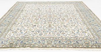 A carpet, semi-antique, Kashan, ca 420 x 310 cm.