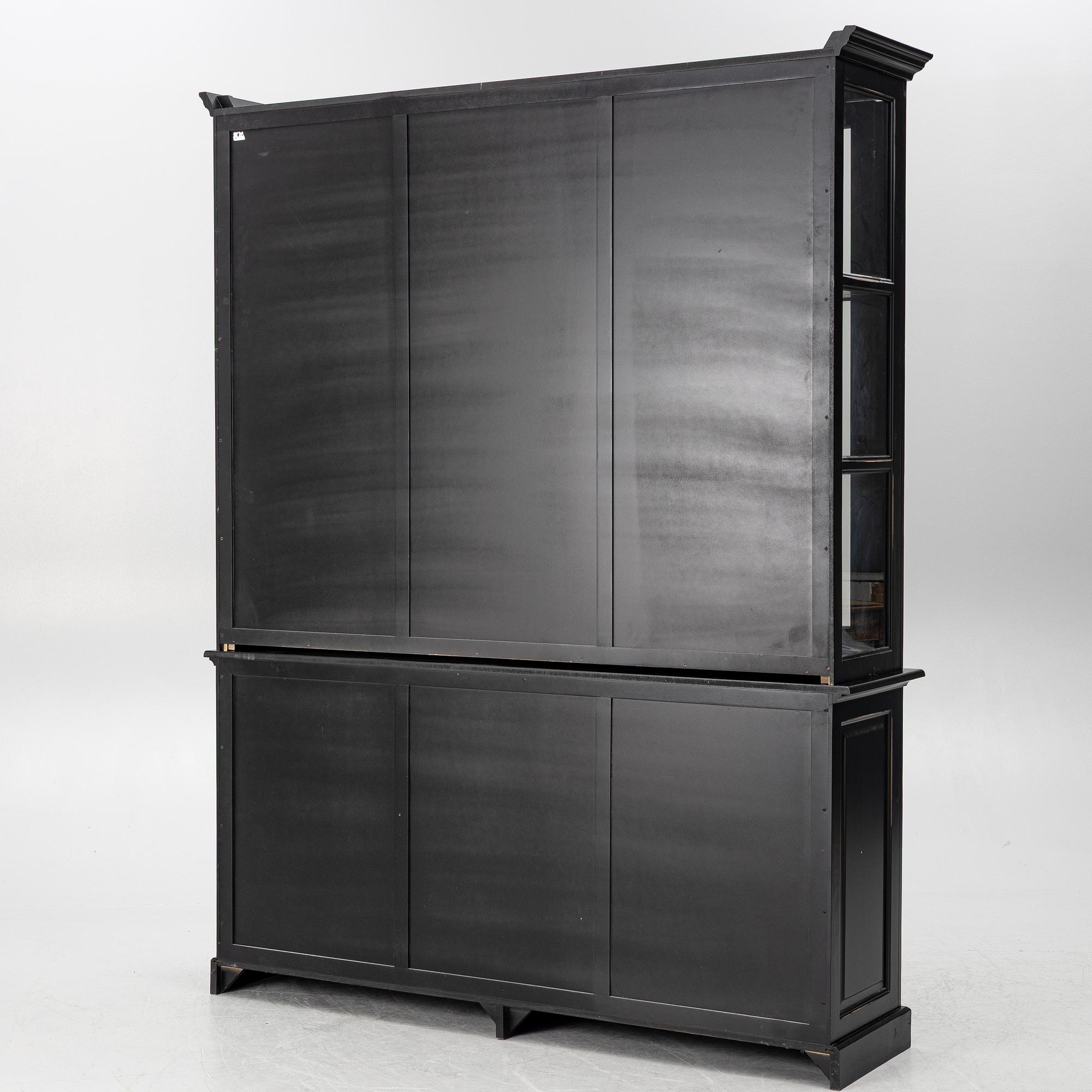 Vitrinskåp, Newport.