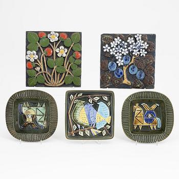 Lisa Larson, a group of three stoneware wall reliefs and two ashtrays, Gustavsberg.