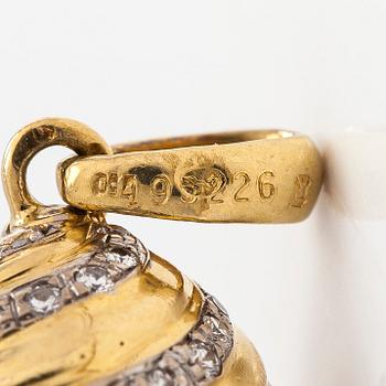 Cartier, a "Pendentif Oeuf"  diamond pendant and chain, 18K gold.