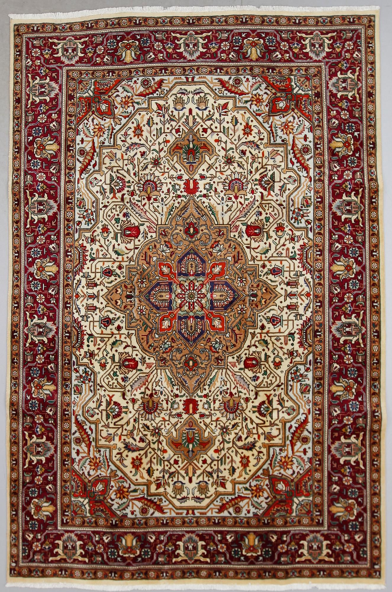 MATTA, Täbriz, ca 304 x 200 cm.