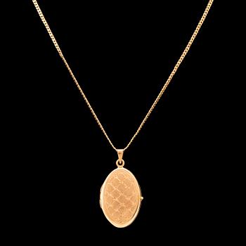 An 18K gold necklace.