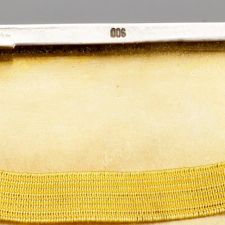 CIGARETTETUI, silver samt emalj, Tyskland, 1900-tal. Vikt ca 150 gram.
