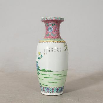 Floor vase China 20th century porcelain.