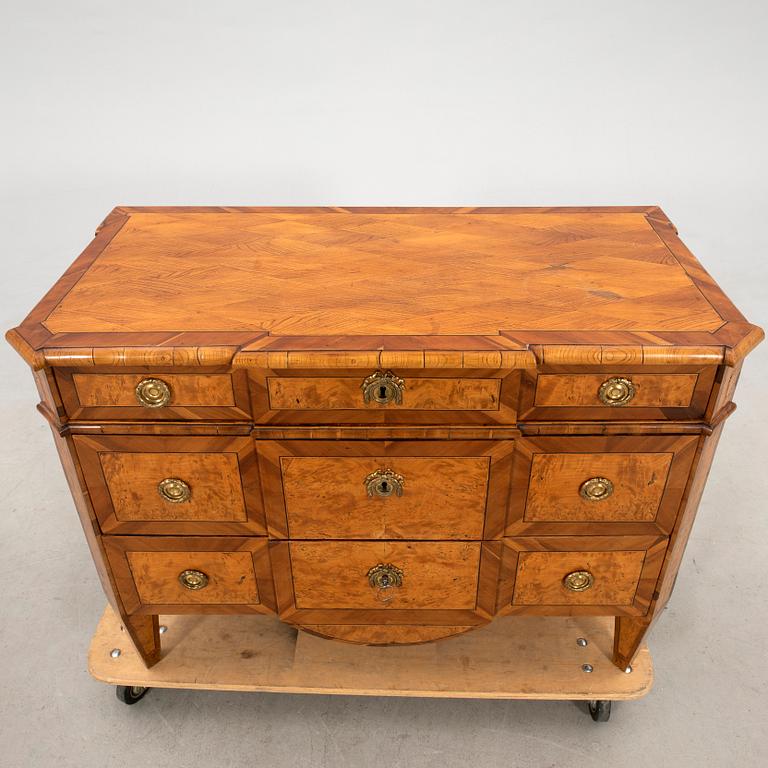 Byrå Louis XVI 1800-talets första hälft.