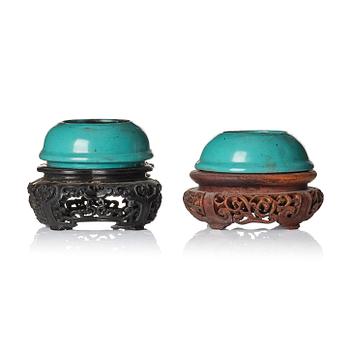 959. Two turquoise glazed water pots, Qing dynasty, 19th century.