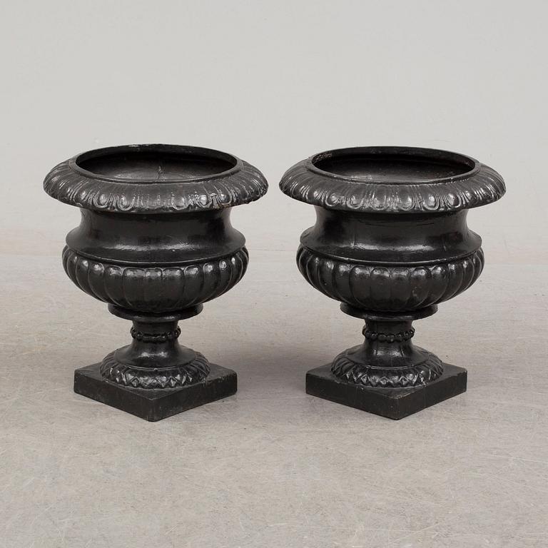 A pair of cast iron plant pots. Late 20th century.