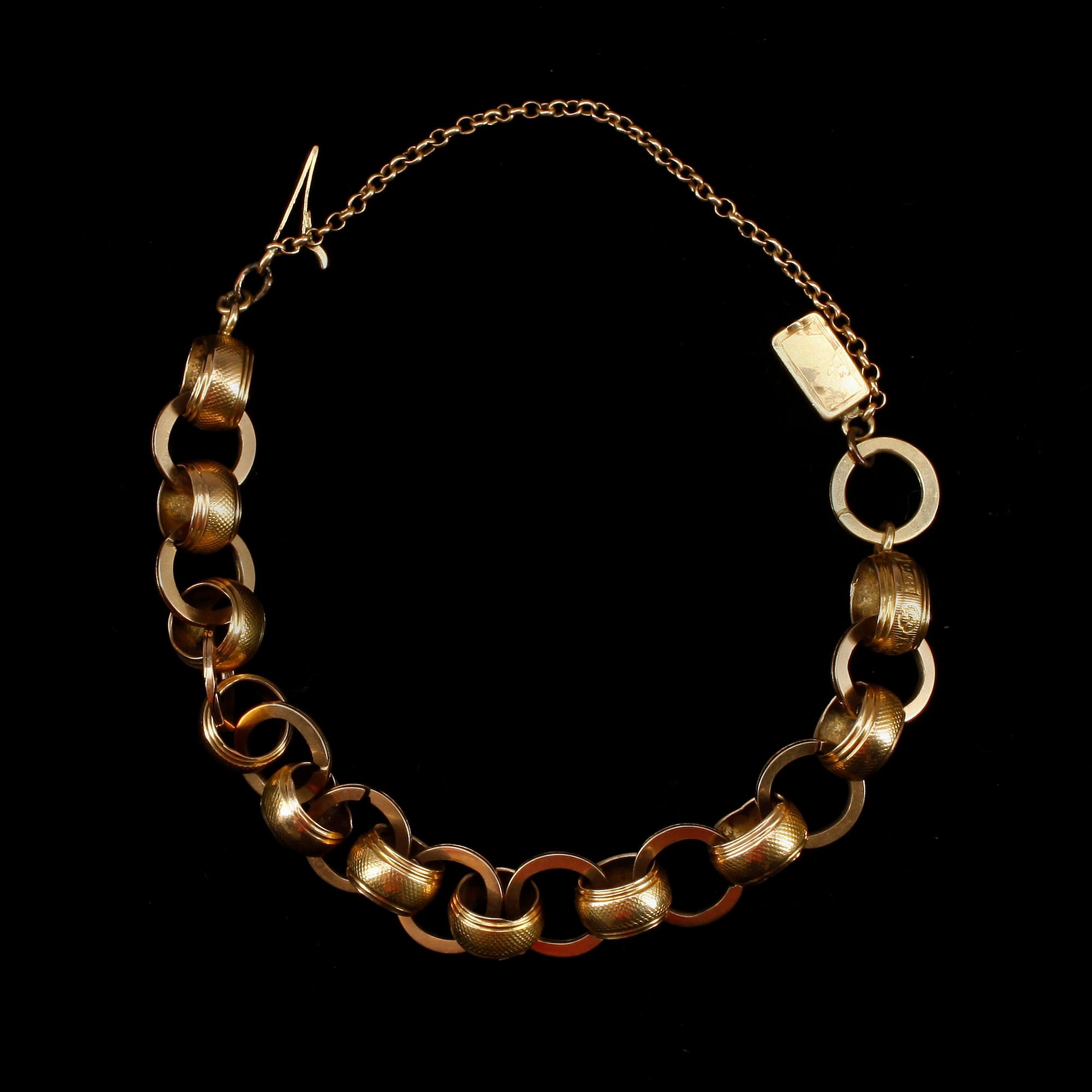 PARTI GULDSMYCKEN, 4 delar, mest 18K, 1800-1900-tal. Totalt ca 40 gram.