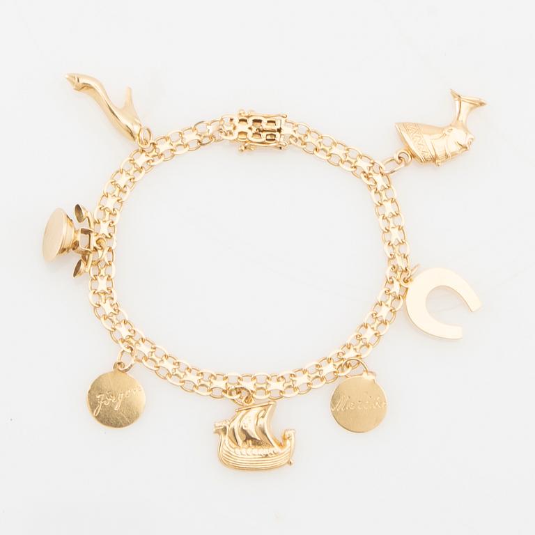 Bracelet 18K gold Bismarck link with charms.